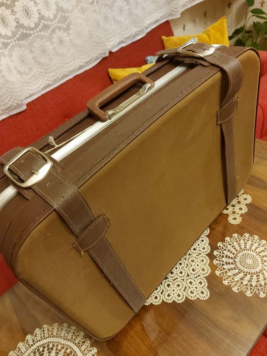 Куфари 2бр. големи 2бр. малки.