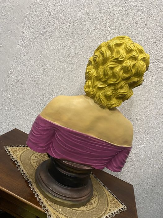 Голям американски бюст мерлин монро