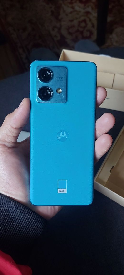 Продава се Motorola edje 40 Neo