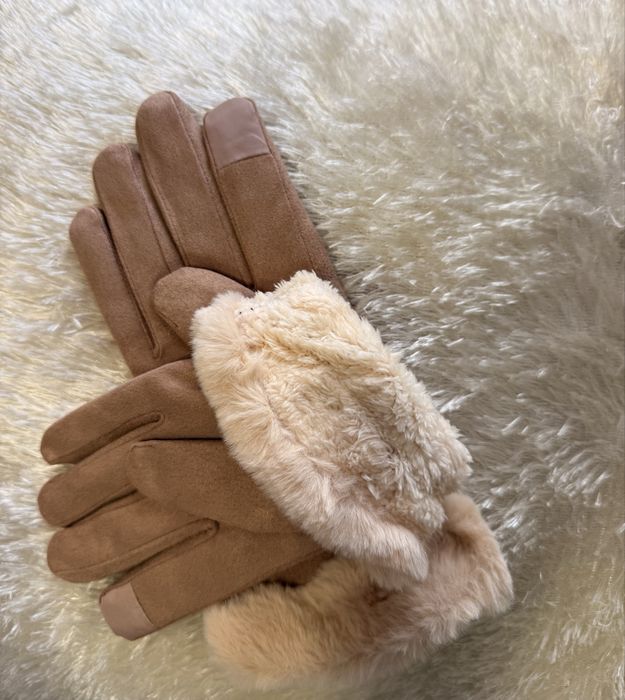 UGG manusi maro deschis de iarna