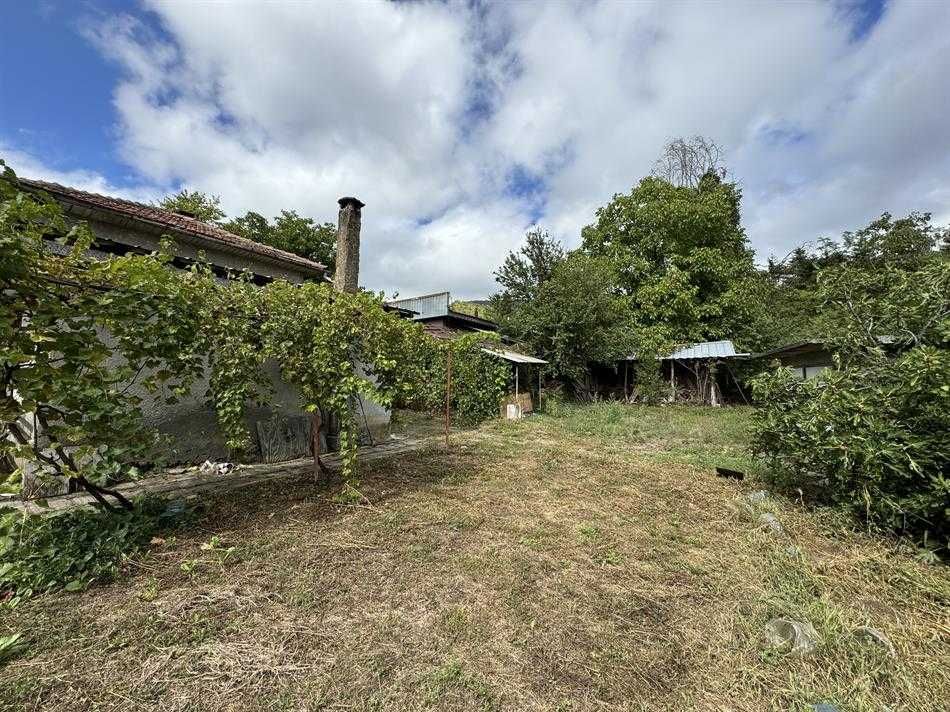 Продава се Къща в с. Дамяново, Област Габрово - 190 кв.м за 121 €/кв.м - Снимка #2
