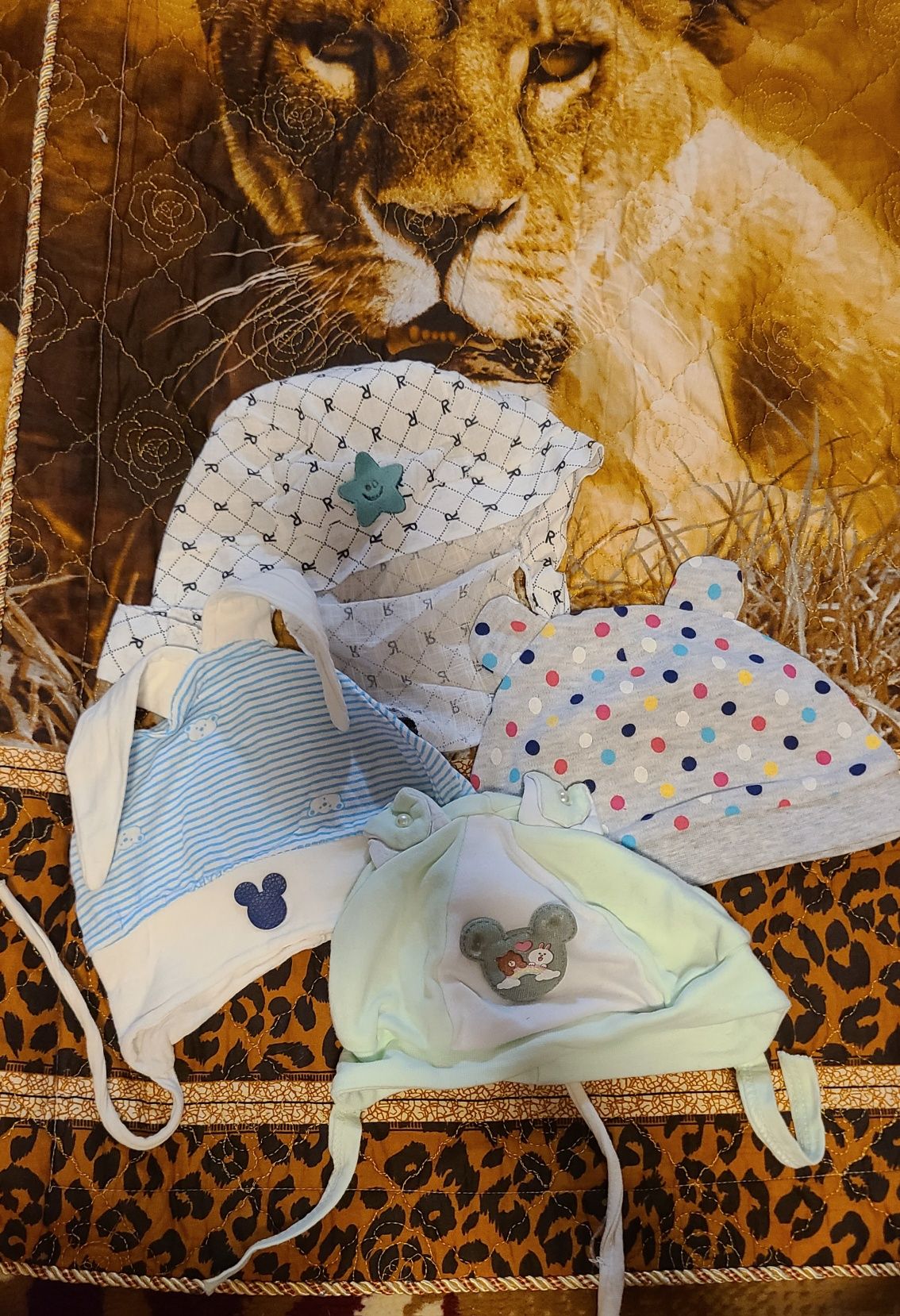 Детские шапки ,зимние ,летние
