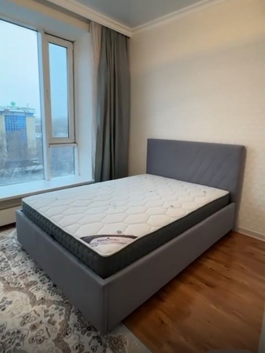Кровать двухспальная велюр