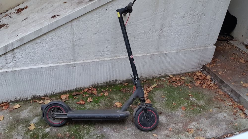 trotineta electrica xiaomi 4 pro defecta baterie moarta