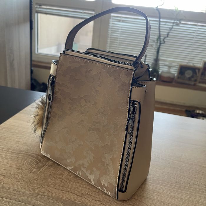 Дамска бежова чанта