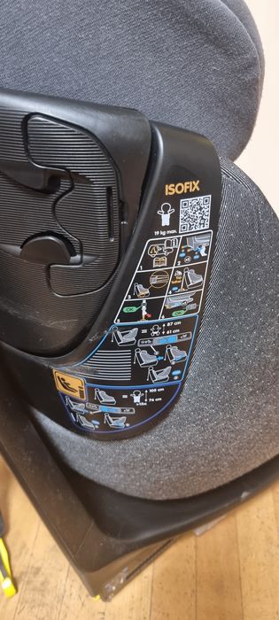 Детско столче за кола Maxi - cosi AxissFix.