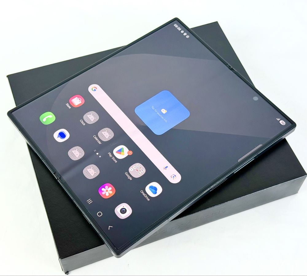 Samsung Galaxy Z Fold 6 512GB 12RAM Crafted Black Перфектен! Гаранция!