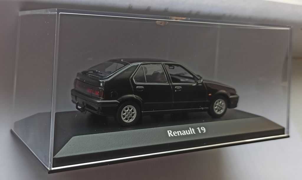 Macheta Renault 19 Facelift 1995 negru - Minichamps 1/43