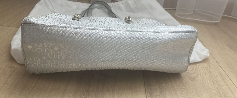 Дамска чанта Guess