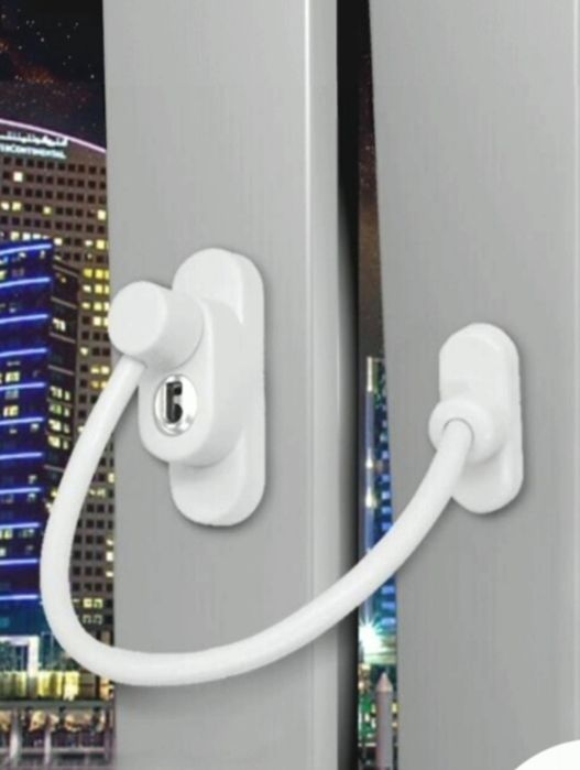 Замок ограничитель на окно от детей