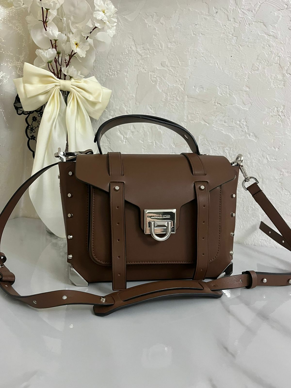 Натуральная кожаная женская сумочка от бренда Майкл Корса