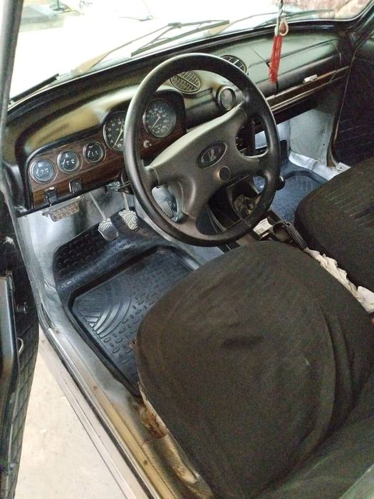 Lada jiguli 06 sotiladi