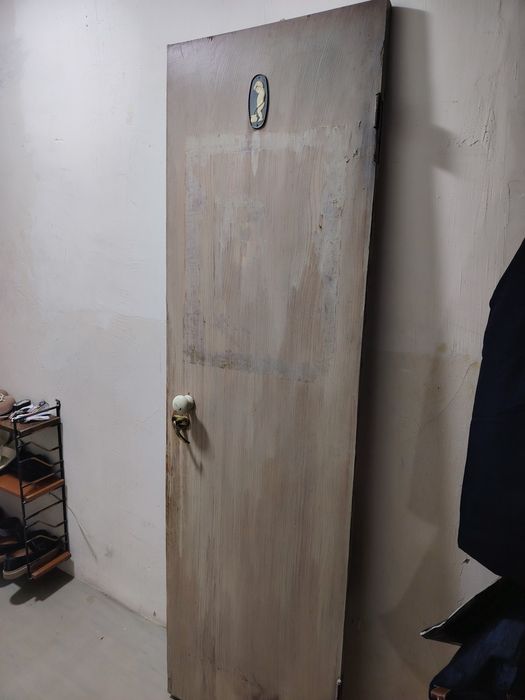 Продам дверь орех