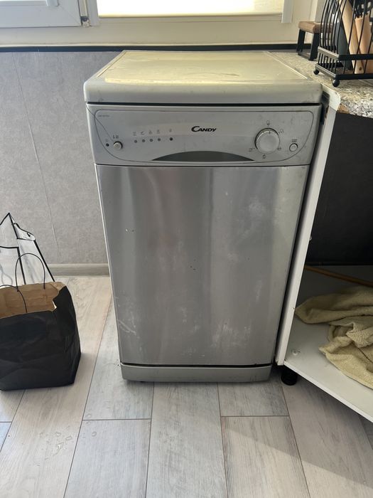 Для кухни мебель,вытяжка,посудомойка,раковина