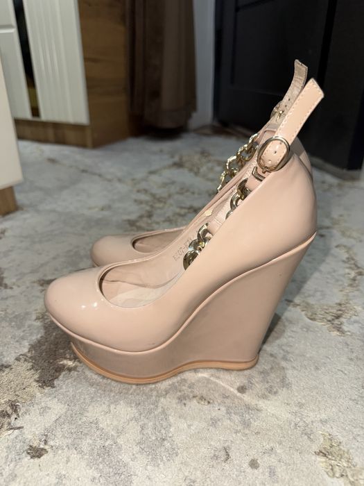 Туфли на каблуке