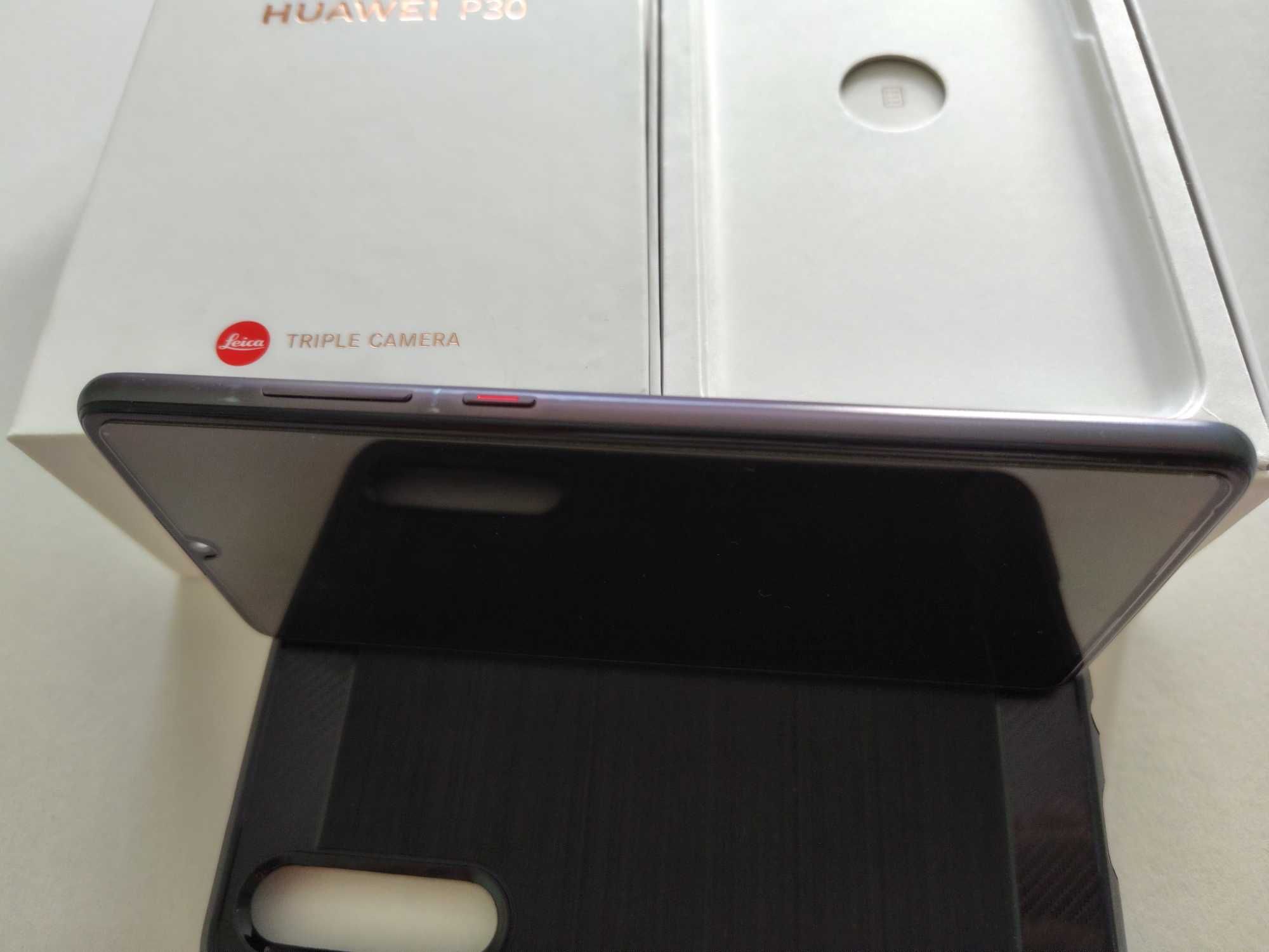 Huawei P30 , 128GB, 6GB, 40MP Leica optics , 32MP selfie, Google play.
