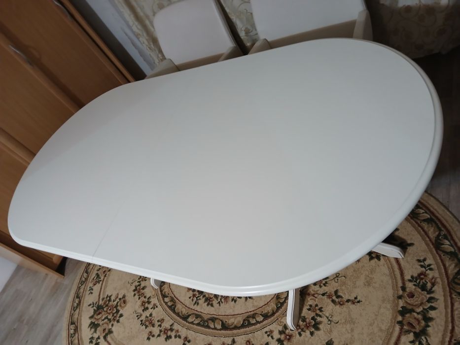 Продам стол кухонный гостевой.