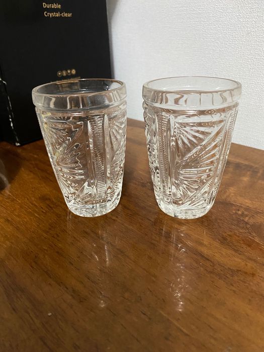 Пара стаканов из стекла