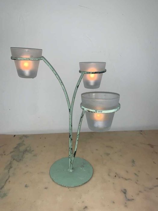 Suport de trei lumanari din fier si pahare de sticla decor