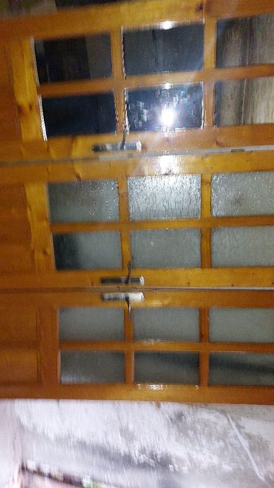 Vând 4 uși de brad pentru apartament