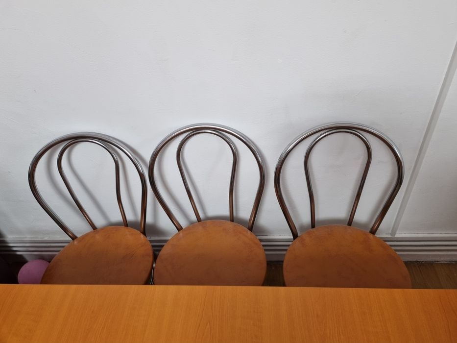 Masa masiva cu 4 scaune!