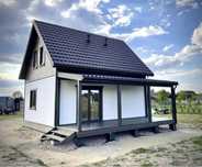 Vand case modulare pe structura metalica