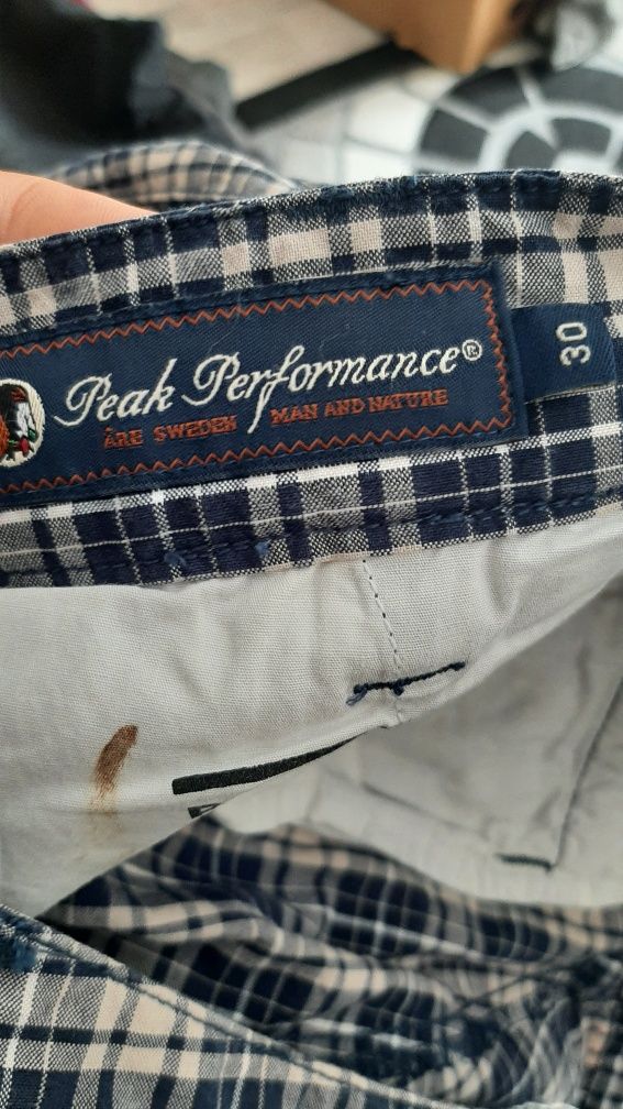 Pantaloni scurți Peak Performance marimea 30