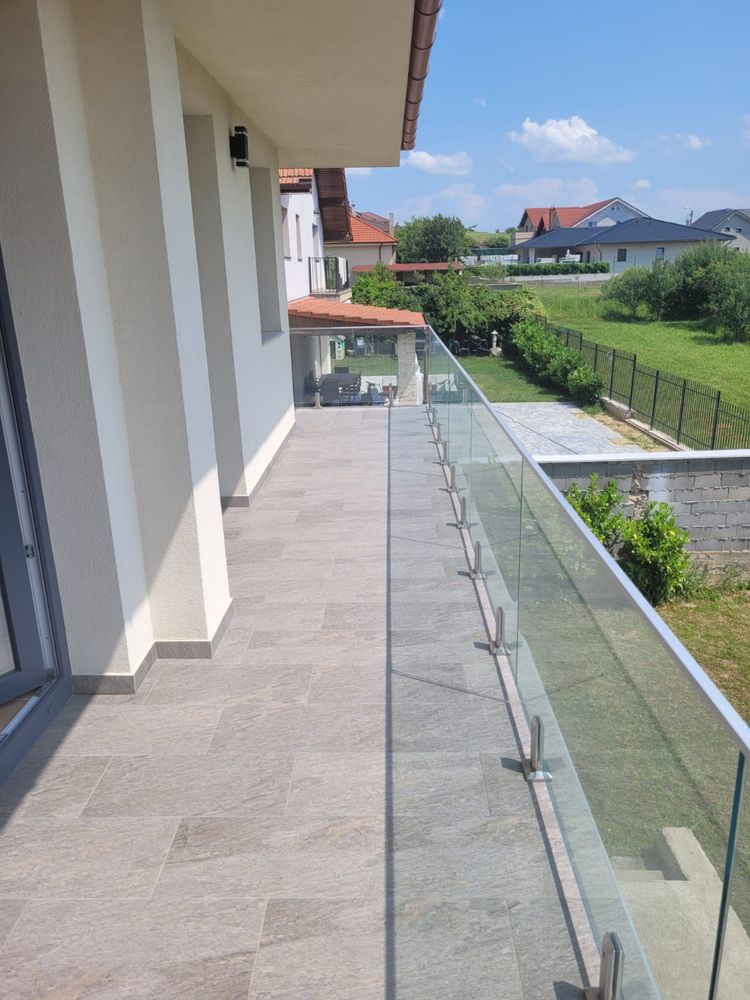 Casă exclusivistă 4 camere si 660 mp teren str. Izvorului 103A Oradea