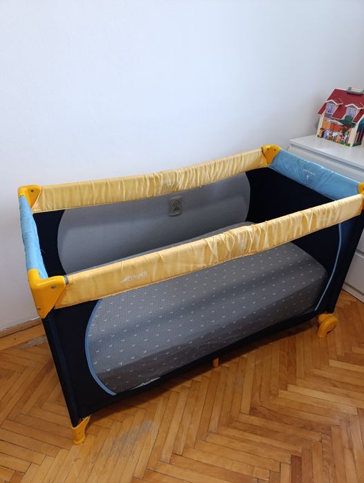 Pătuț pentru bebeluș