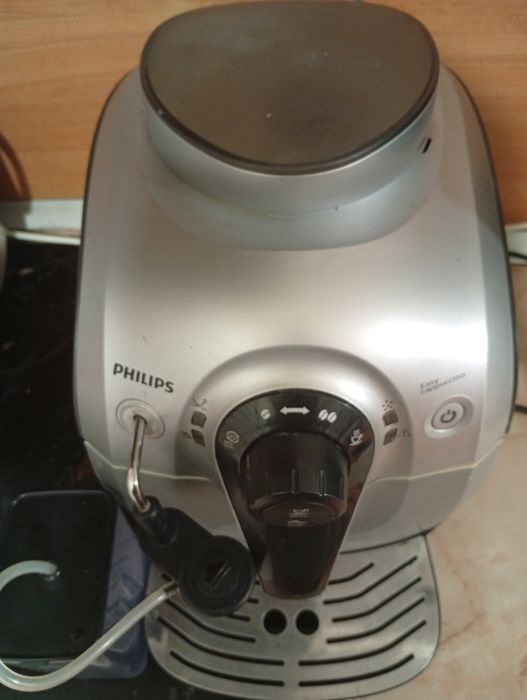 Philips кафе автомат с диспансер за мляко