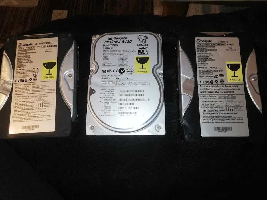 Vand hard disk pc vechi,de coledtie