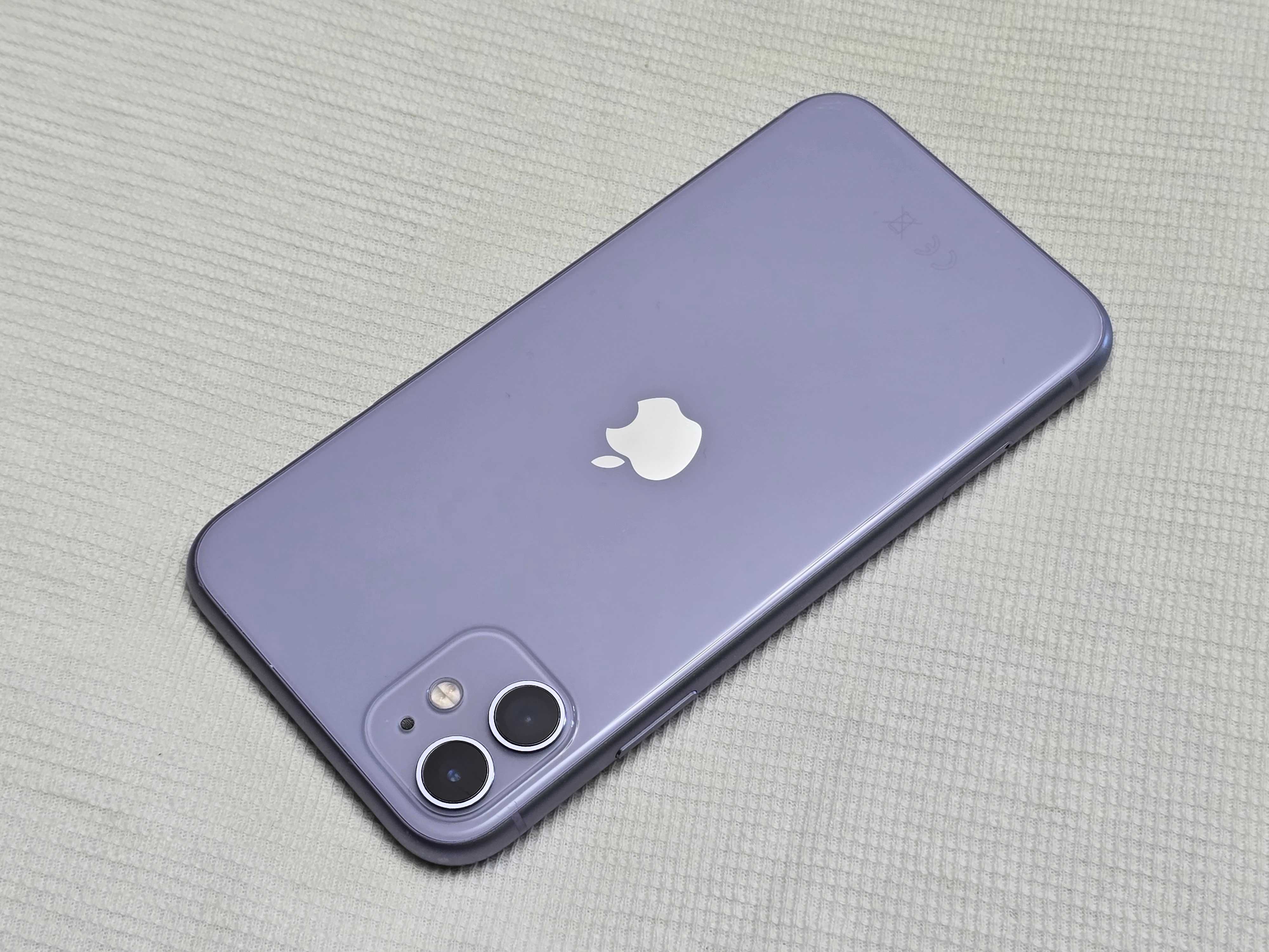 Iphone 11 10/10 Purple