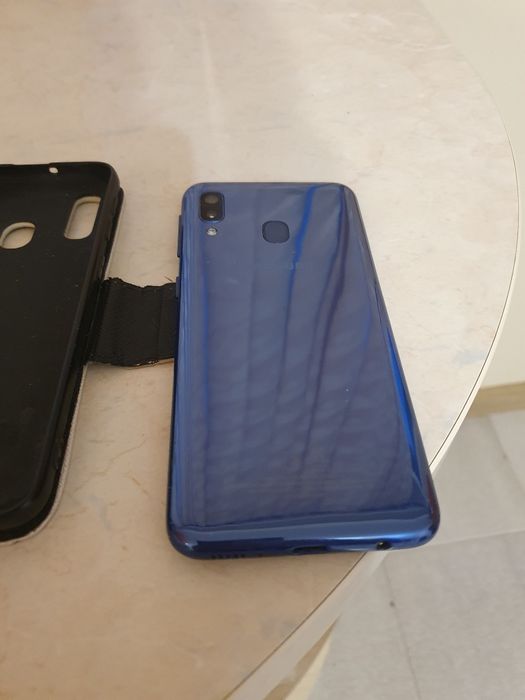 Телефон Samsung a20