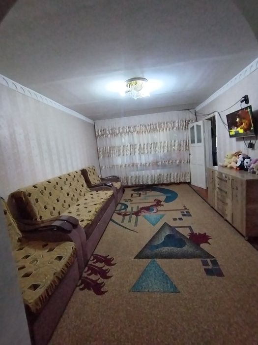 Продаётся 3 х ком кв на 2 этаже, 1 мик 35 дом рядом с  кафе ОРОМ