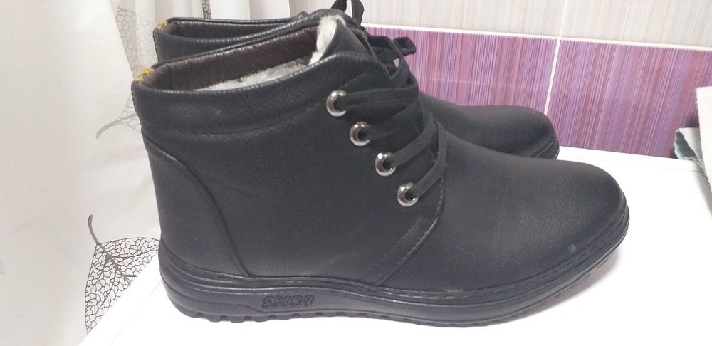 продам ботинки зимние мужские размер 39 и 40,цена 3500т