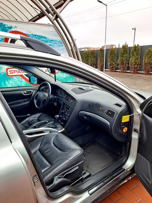 Volvo XC70 AWD 4x4 – 185 CP, 2.4 Diesel, Automat – 2004 –