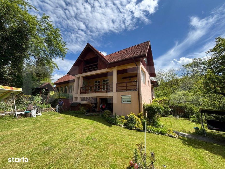 Vila de vanzare, cu 4 camere, 320 mp, zona Șuvita