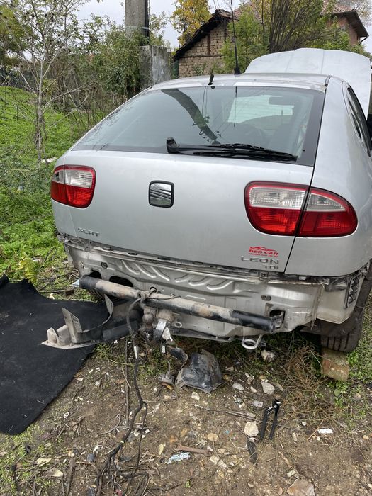 Теглич за Seat Leon