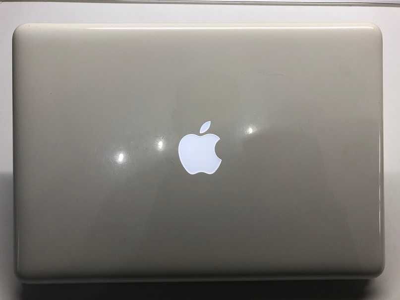 Лаптоп APPLE MacBook A1342 в много добро състояние, SSD, има Windows7