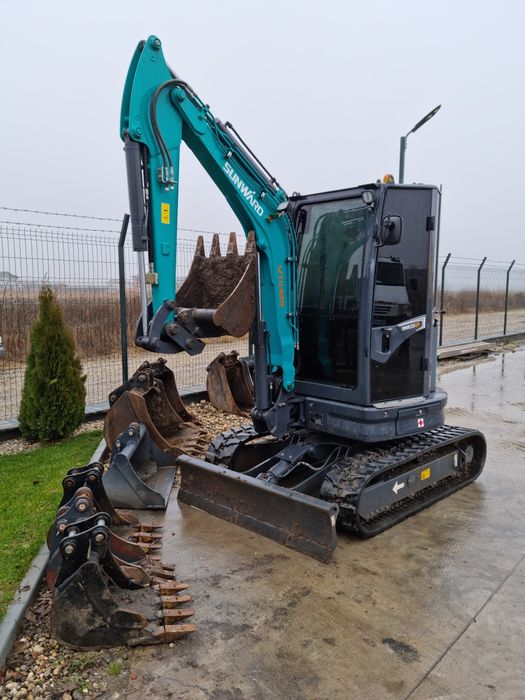Inchiriez miniexcavator bobcat cu picon