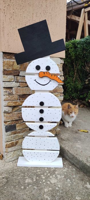 Модерна Нестандартна Коледна Украса
Дървенa Коледнa Елхa