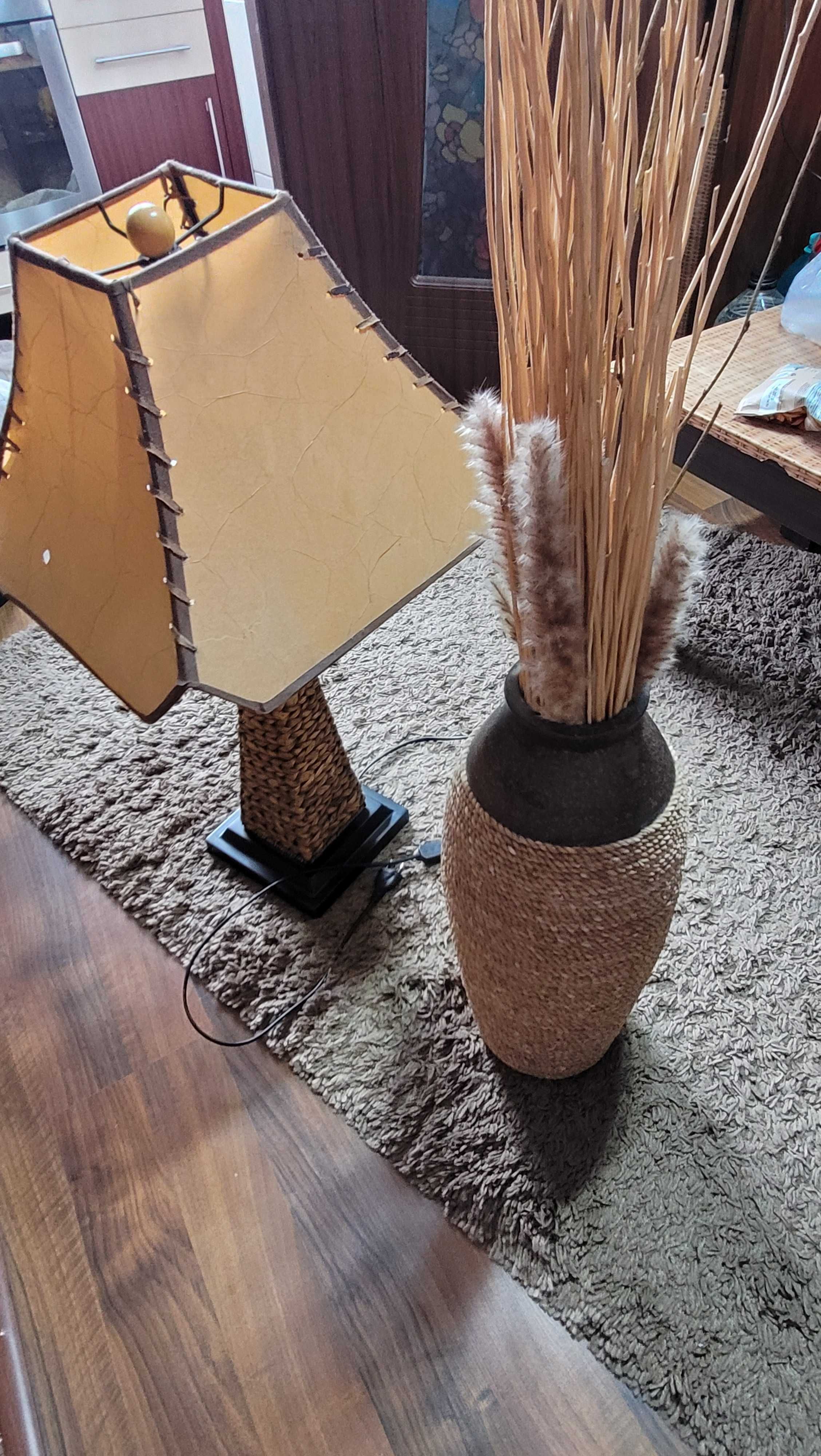 Lampadar si vaza rustice