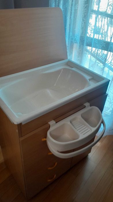 Vind mobilier CADITA pentru BEBE .