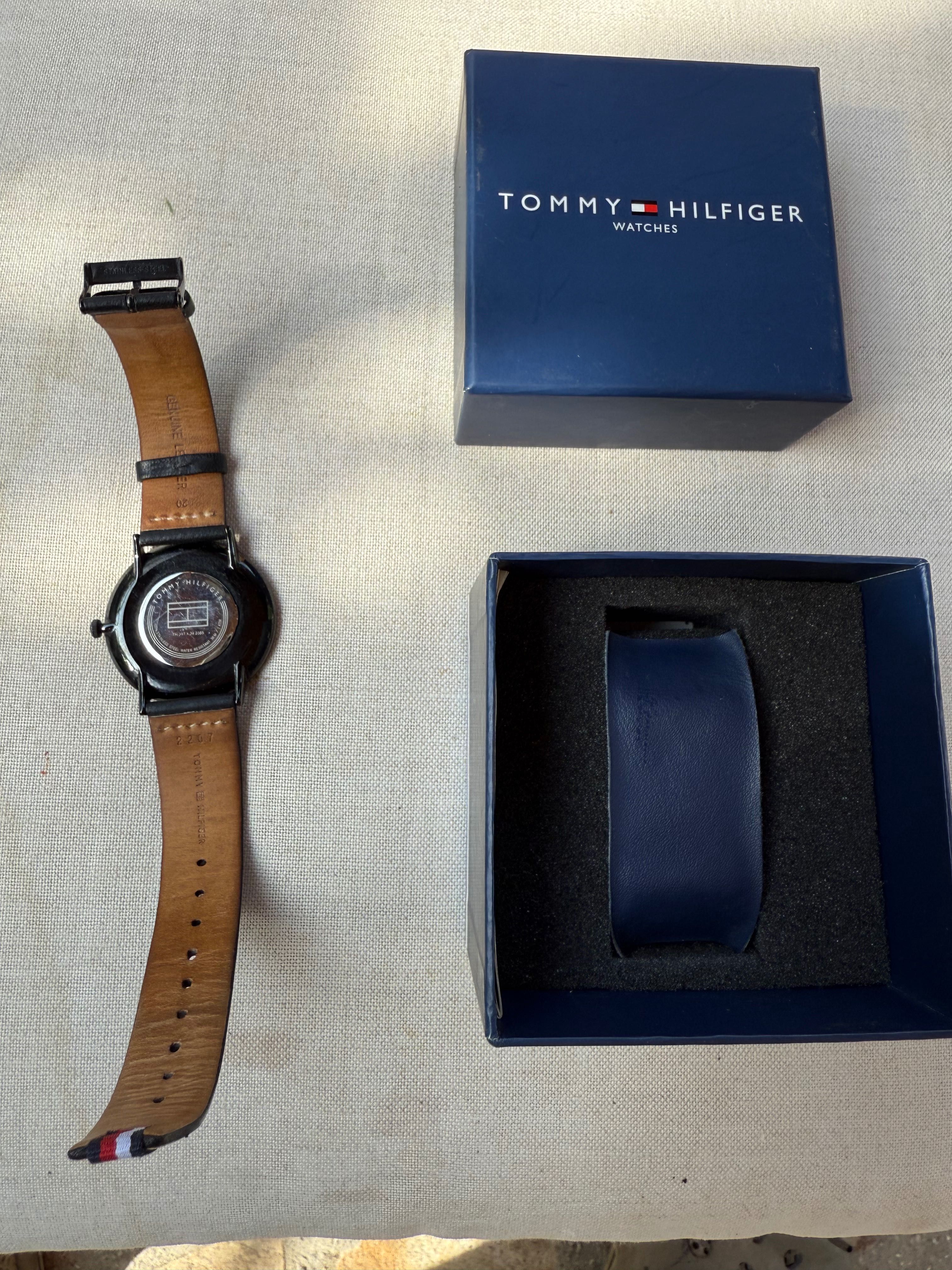 Часовник Tommy hilfiger