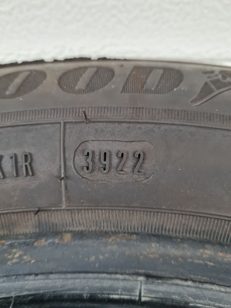 Зимни гуми 2 броя GOODYEAR UltraGrip9+ 185 60 R15 дот 3922