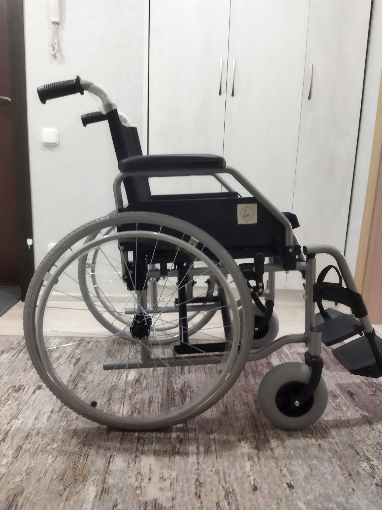 Продам коляску для инвалидов взрослую