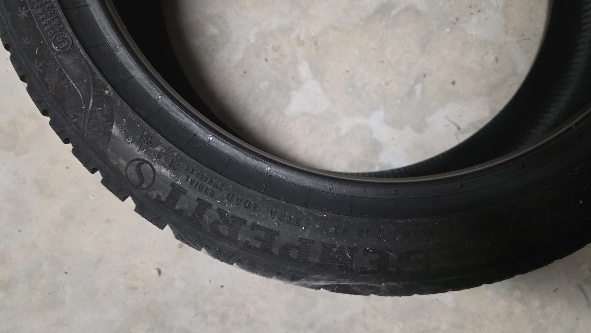 Зимни 215/45 18 Semperit