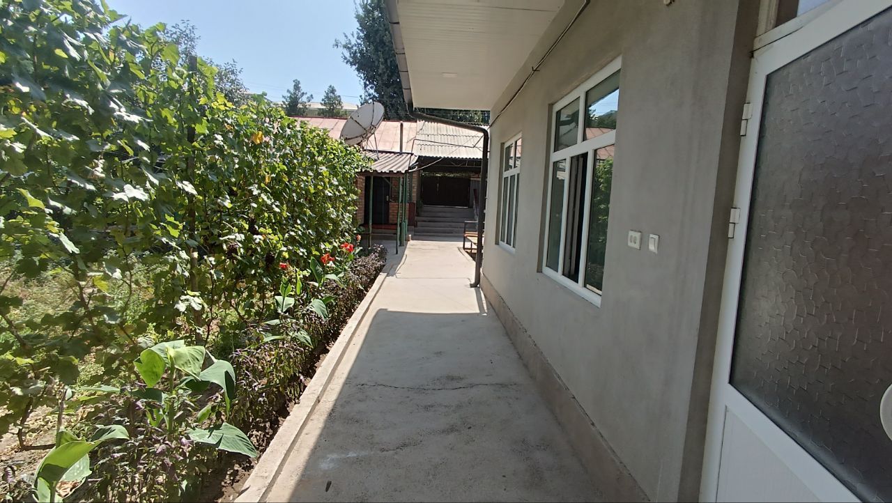 Telegrafda hovli uy