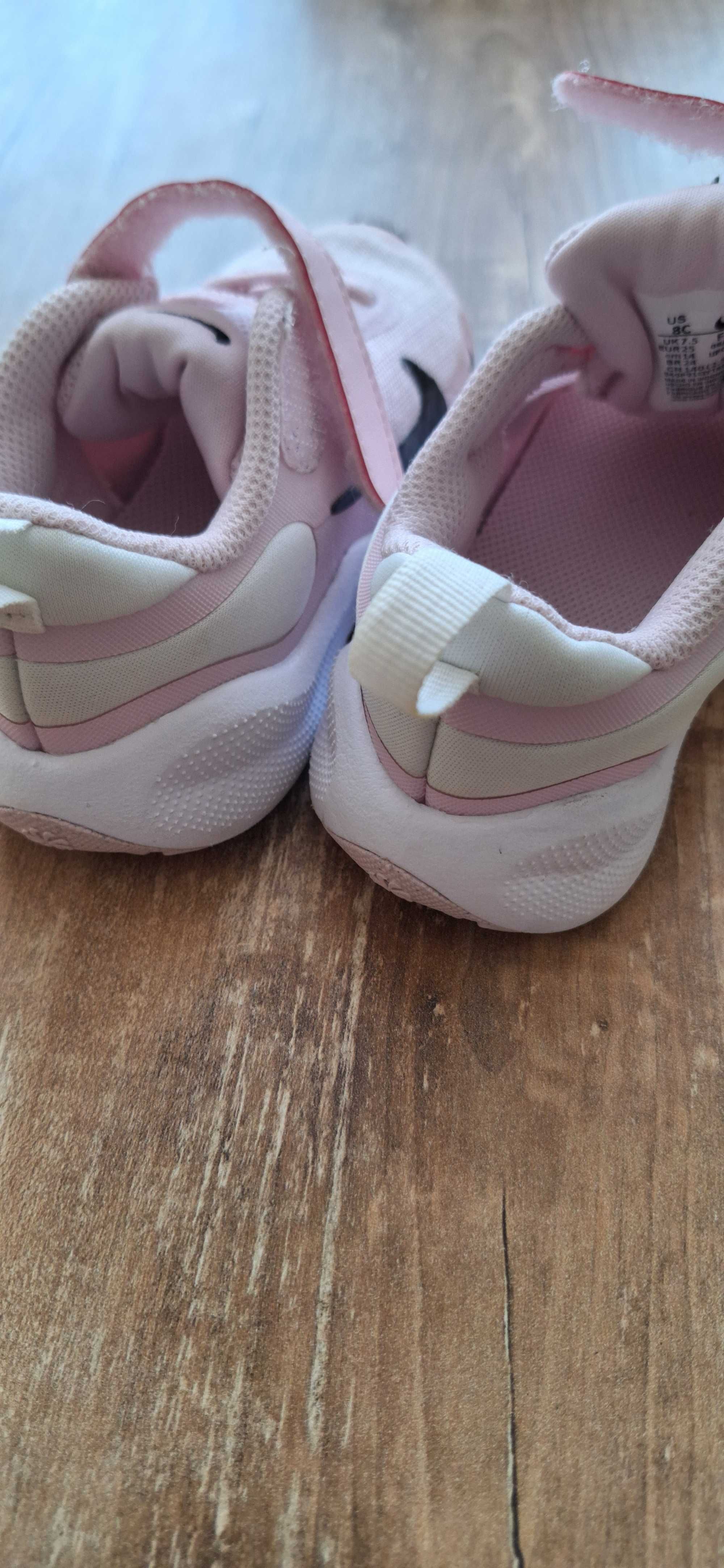 Детски маратонки за момиче Nike revolution 7. Като нови. 25 номер.