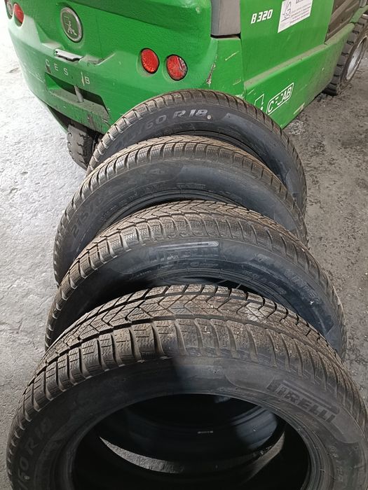 Vând anvelope M+S Pirelli